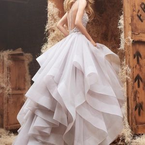 Hayley Paige Dori Wedding Dress.Never worn/altered